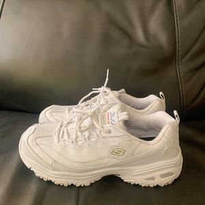 Skechers D’Lites walking shoes for women